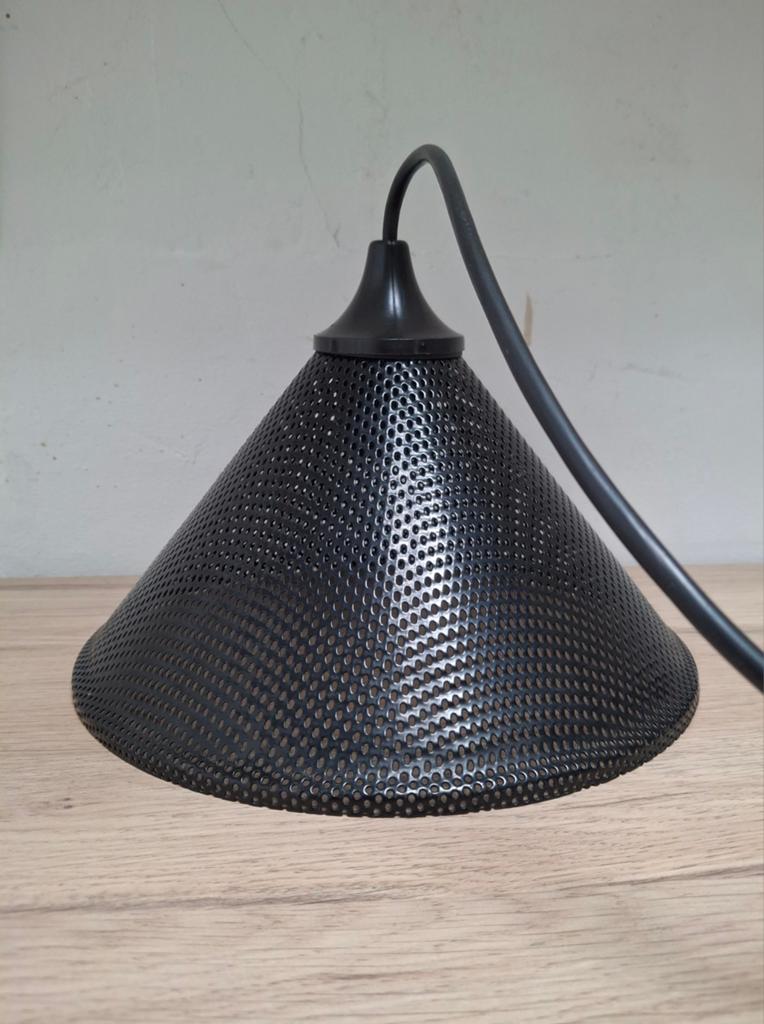 Zwarte W.LP. vintage geperforeerde hanglamp., Huis en Inrichting, Lampen | Hanglampen, Minder dan 50 cm, Metaal, Ophalen of Verzenden