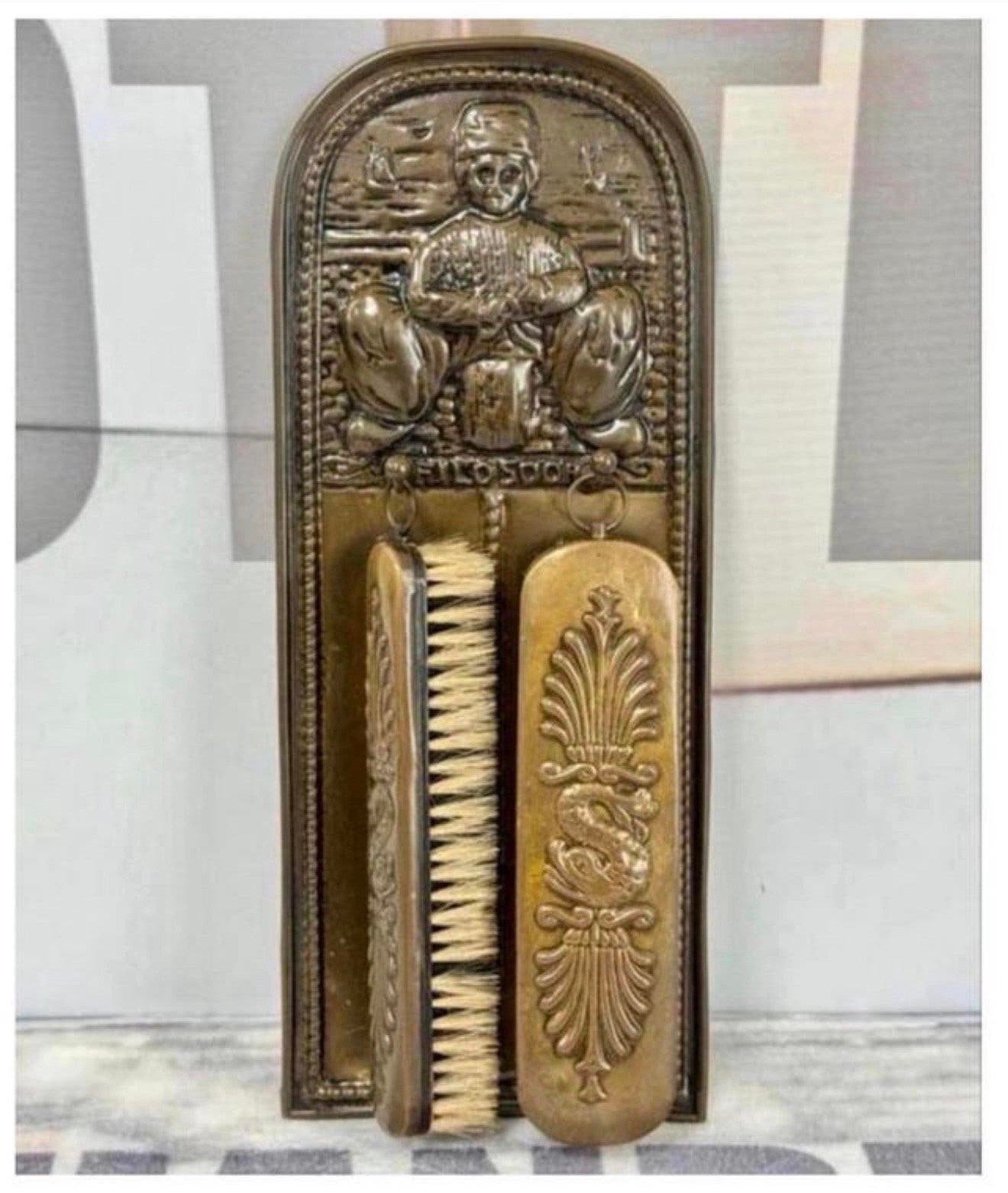 Antiek 1920-1930 borstelrek Volendam Latoen koper borstels, Antiek en Kunst, Ophalen of Verzenden