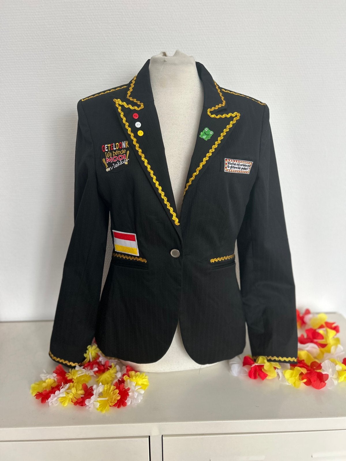 Oeteldonk dames jasje - Maat S/M, Ophalen of Verzenden, Zo goed als nieuw, Maat 38/40 (M), Carnaval