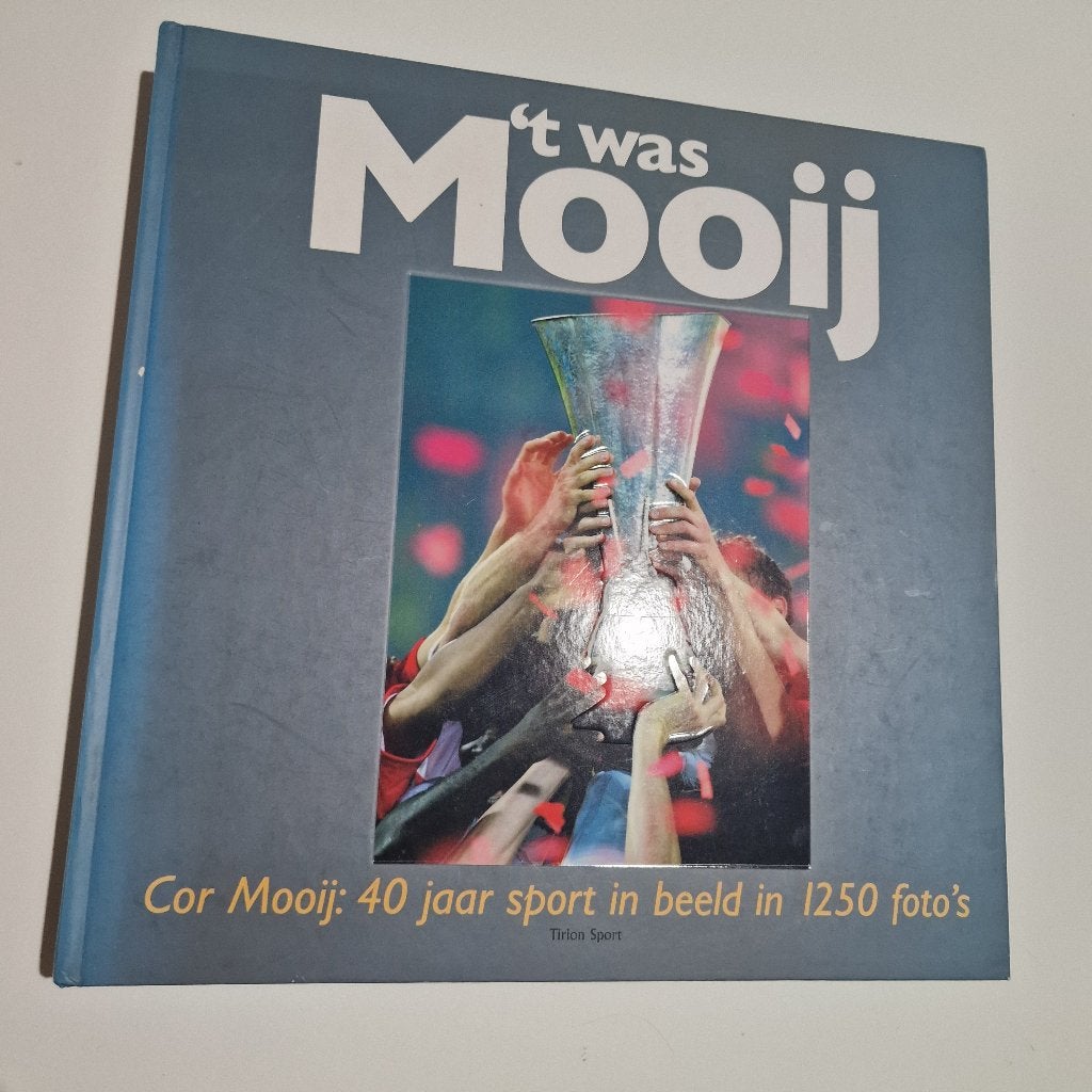 UNIEK SPORTBOEK 't was Mooij - 40 jaar sport in beeld, Ophalen of Verzenden, Overige sporten, Cor mooij, Zo goed als nieuw