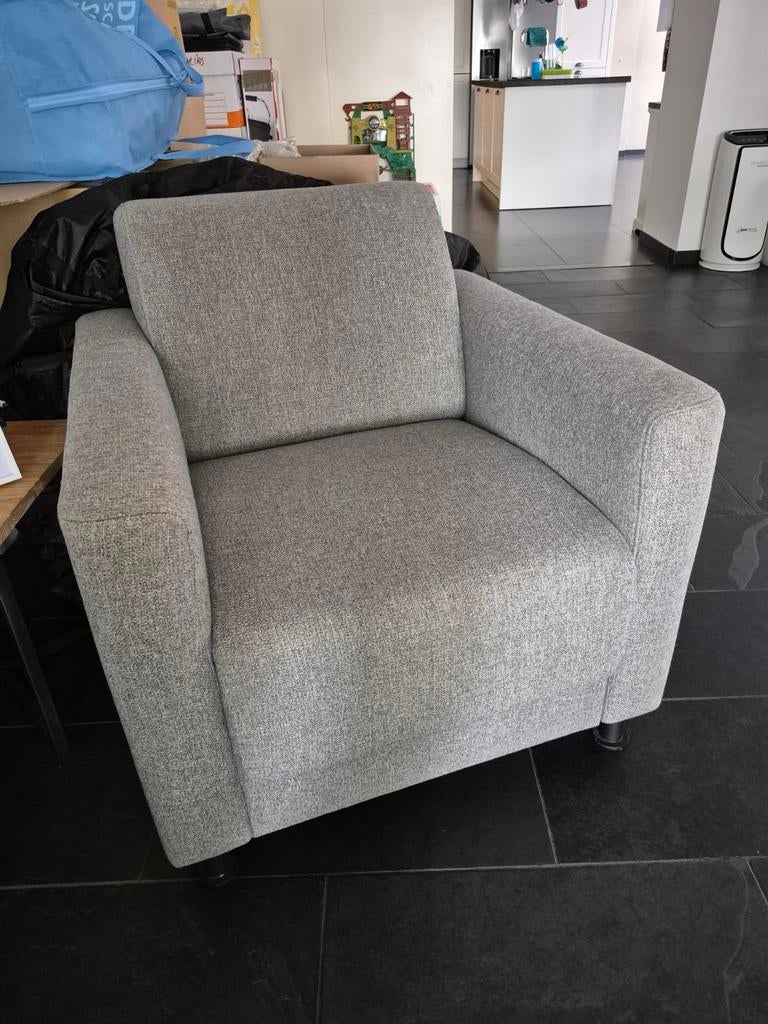 Gratis:Comfortabele lichtgrijze stoel van Pronto Wonen, Ophalen, Gebruikt, Eén, Stof