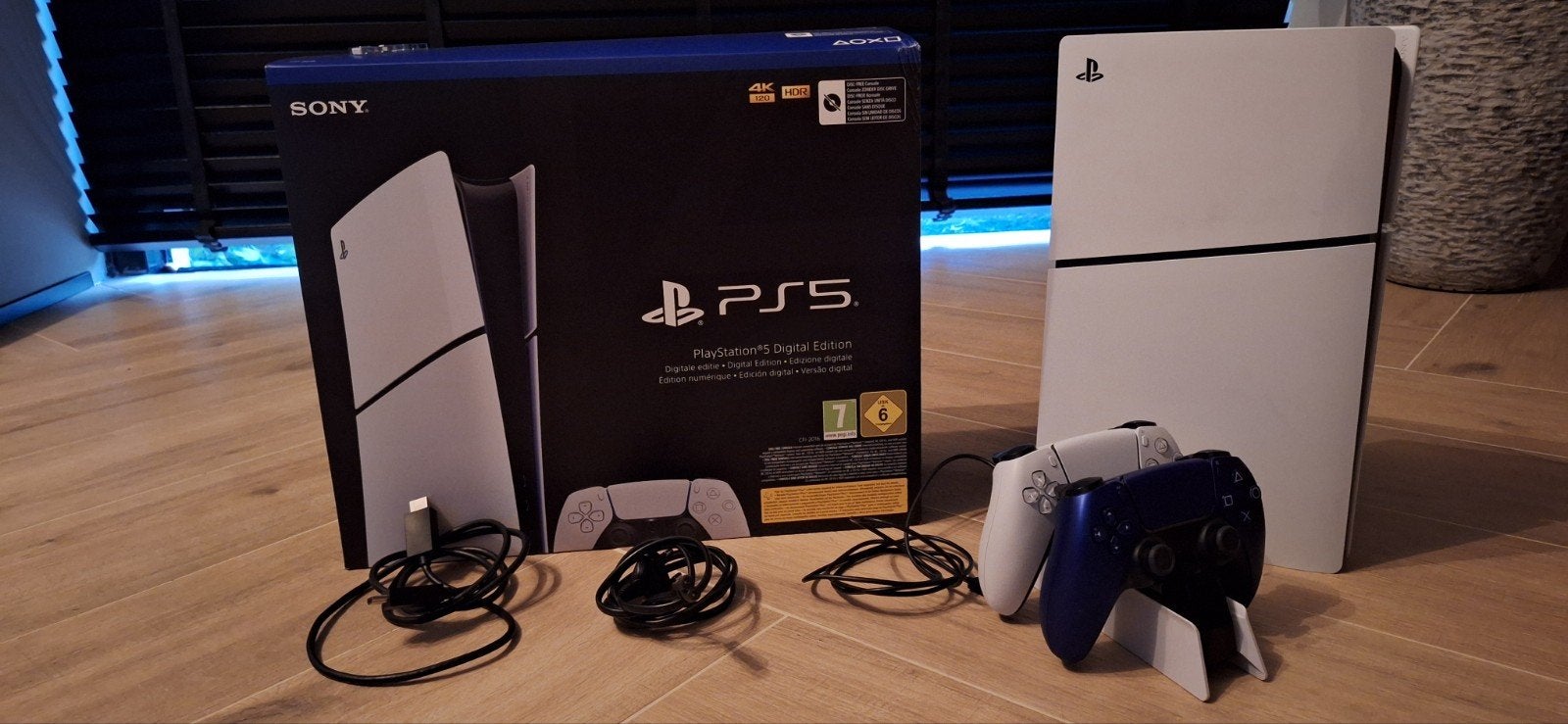 Sony PlayStation 5 Digital Edition 1TB, met 2 controllers