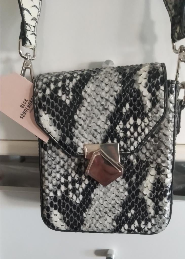 Becksöndergaard telefoontasje NIEUW met prijskaartje, Ophalen of Verzenden, Nieuw, Zwart, Overige merken