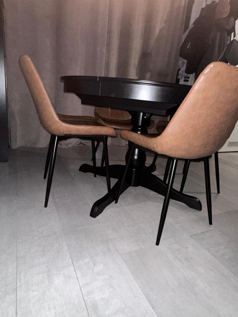 Black round dining table with 4 brown upholstered chairs, Ophalen, Gebruikt, 75 m² of meer, Overige typen