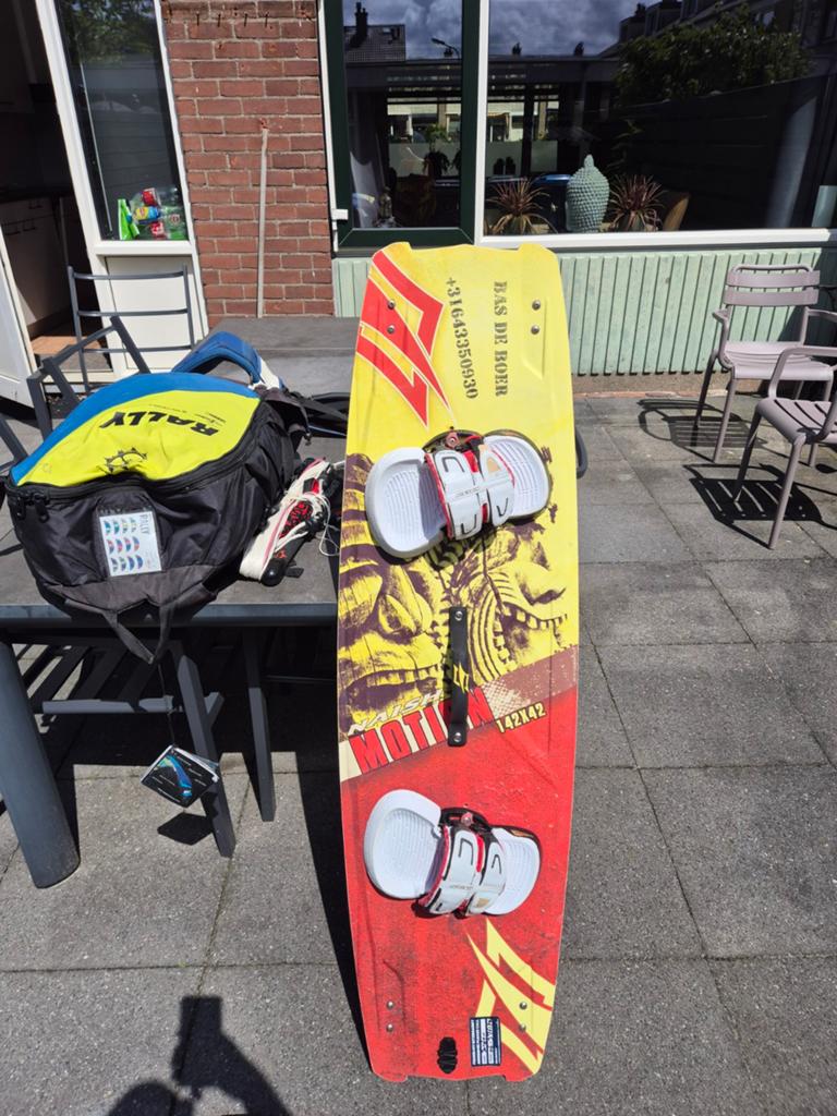 Complete Kitesurf Set: Slingshot Rally Kite & Board, Ophalen
