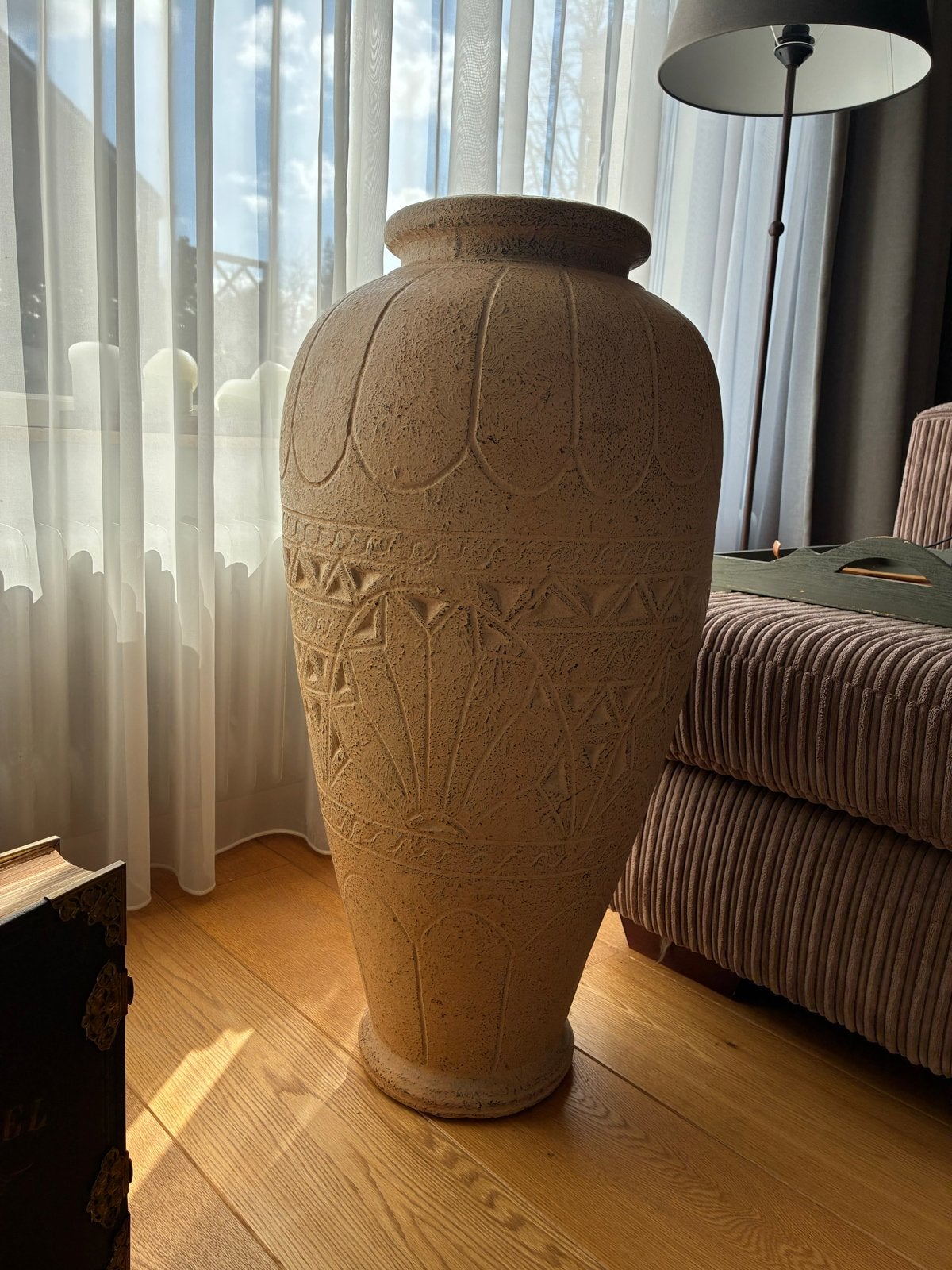 Grote decoratieve terracotta vaas met reliëf, Ophalen