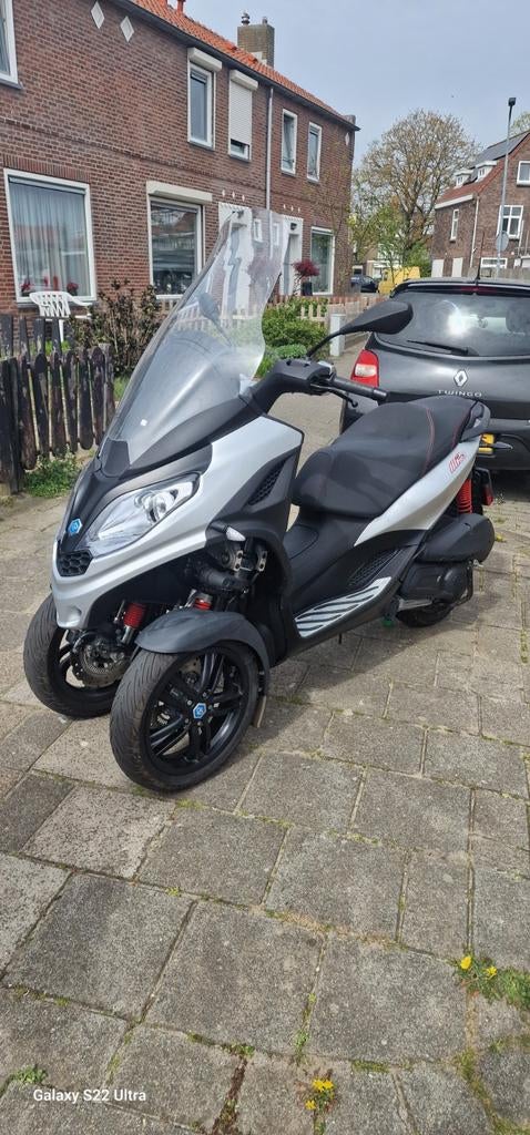 Piaggio MP3 300 motorscooter 2750km , 2022 model jaar, Fietsen en Brommers, Scooters | Piaggio, Ophalen of Verzenden, Zo goed als nieuw