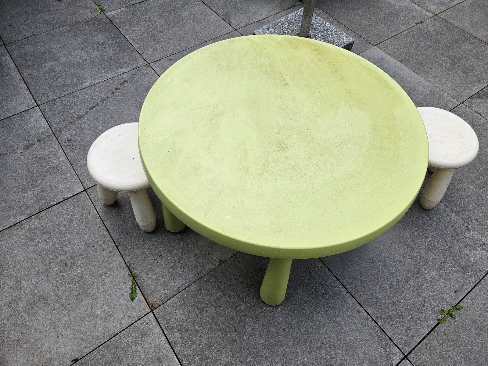 Kindertafel met krukjes - Groen en wit, Ophalen, Gebruikt, Kunststof
