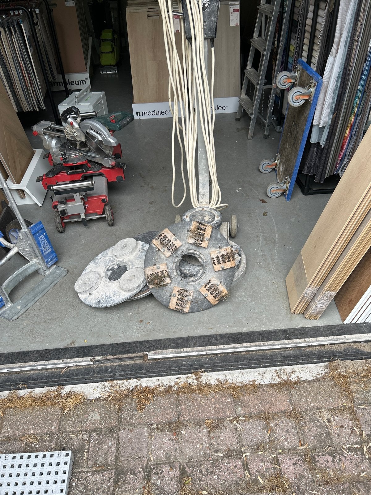 Vloerschuurmachine Lunatic International met aandrijfschijve, Ophalen, Gebruikt, 1200 watt of meer, Overige typen