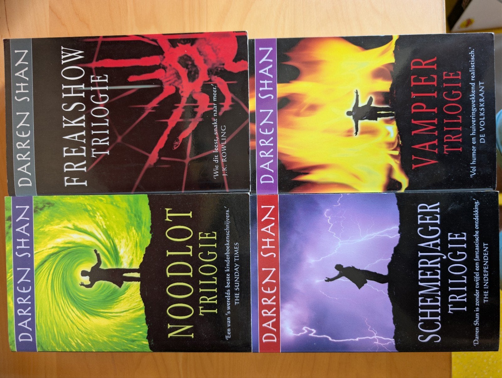 De wereld van Darren Shan COMPLEET – 4 omnibus trilogieën, Ophalen of Verzenden, Zo goed als nieuw, Darren Shan