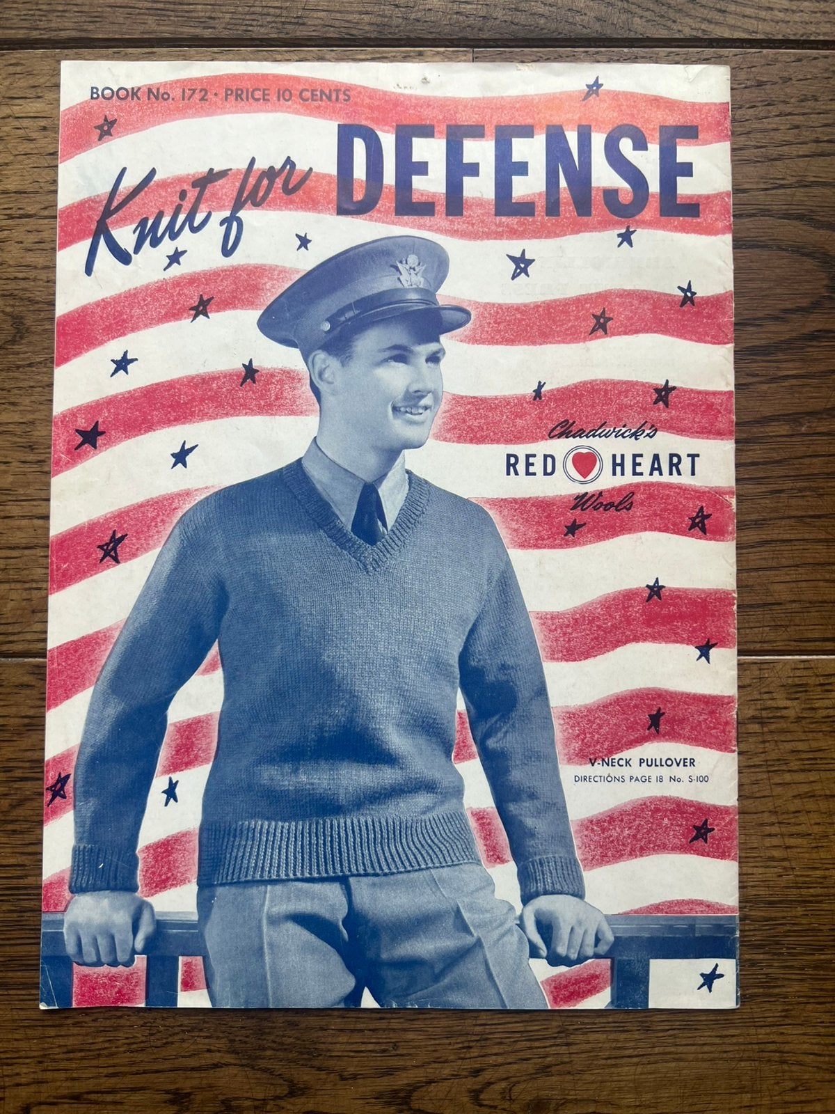 WO2 Amerikaans Knit for Defense Wol sweater helm etc, Amerika, Verzenden, Boek of Tijdschrift