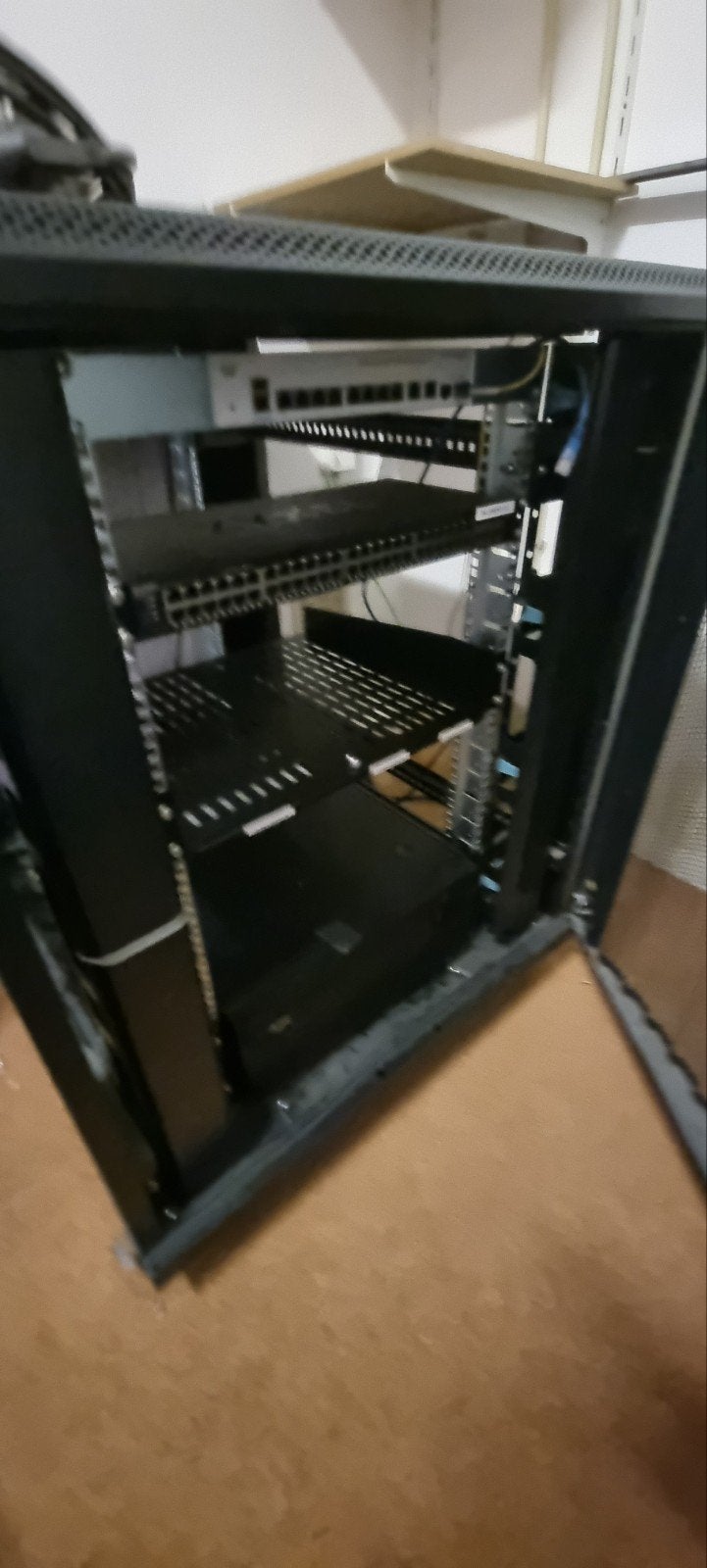 Professionele  Serverkast / Patchkast (Verrijdbaar), Computers en Software, Ophalen