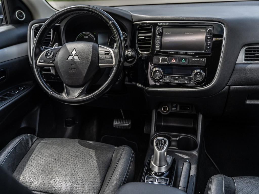 Mitsubishi Outlander 2.0 PHEV Instyle - PANORAMADAK - XENON, Zwart, 4 cilinders, Bi-Xenon koplampen, Vierwielaandrijving