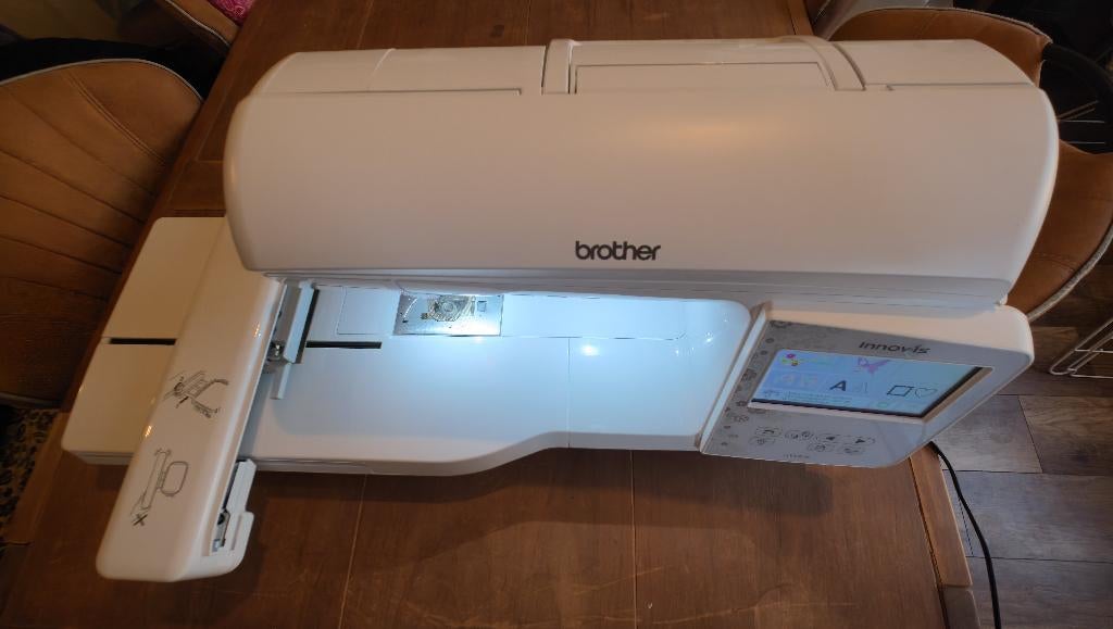 Brother Innov-is nv880e " Nieuwstaat ", Ophalen, Zo goed als nieuw, Machineborduren, Borduurmachine