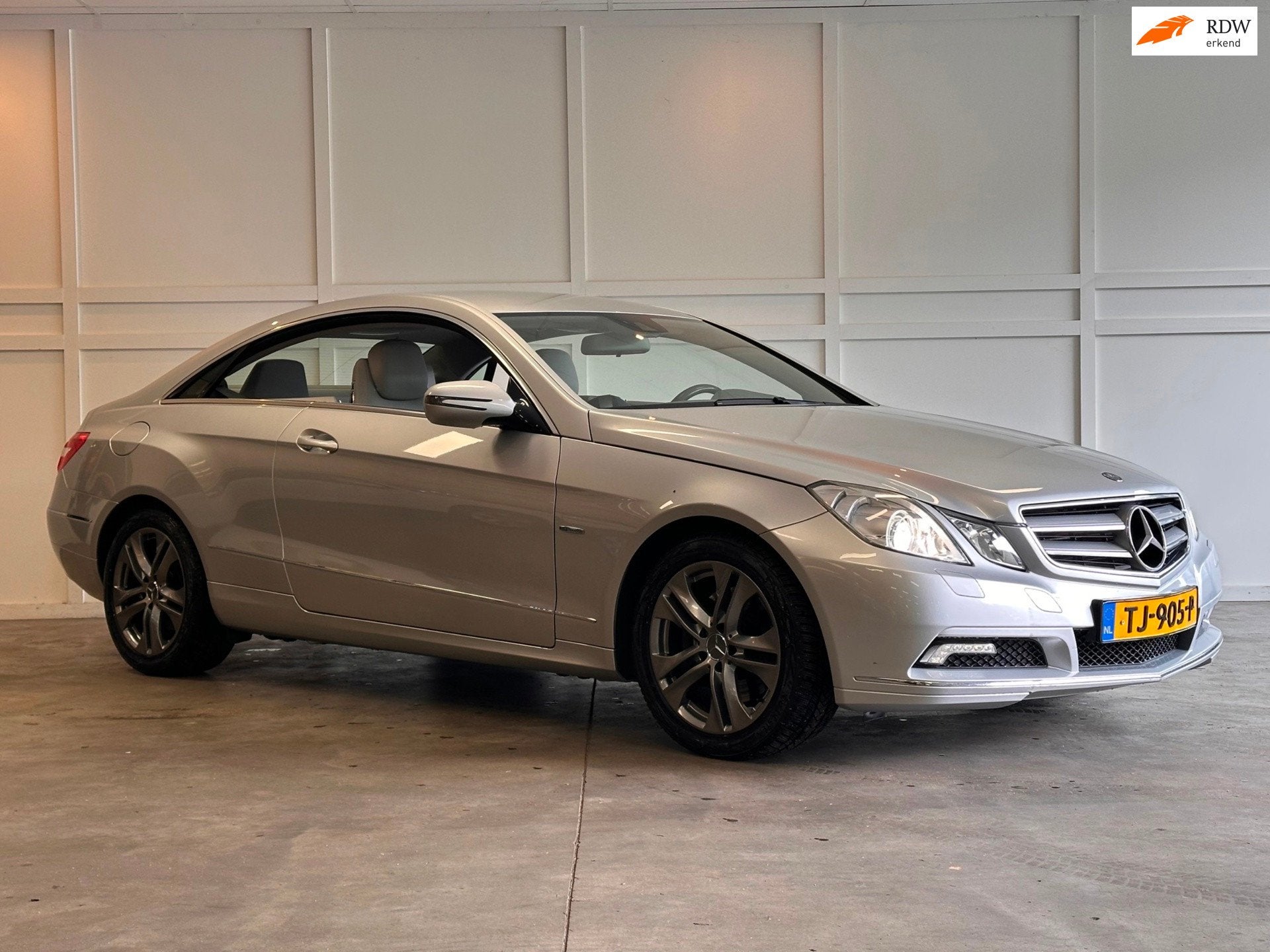Mercedes-Benz E-klasse Coupé 350 CDI Elegance 2009 Navi Cru, Auto's, Automaat, Euro 5, 4 stoelen, Leder en Stof