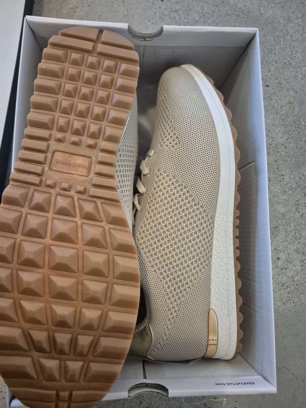 Nieuw maat 43 Hush Puppies schoenen, Beige, Nieuw, Ophalen of Verzenden, Sneakers of Gympen
