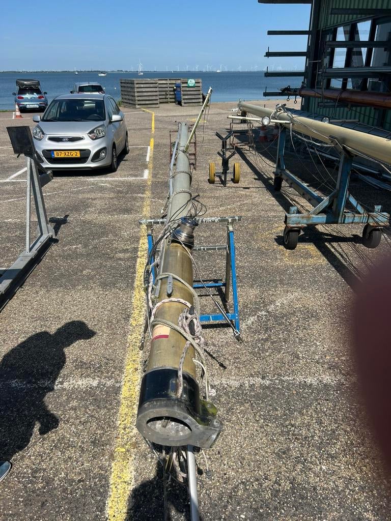 Aluminium mast 8,5 meter lang compleet met verstaging zeilen, Watersport en Boten, Ophalen, Gebruikt, 6 meter of meer, Minder dan 15 m²