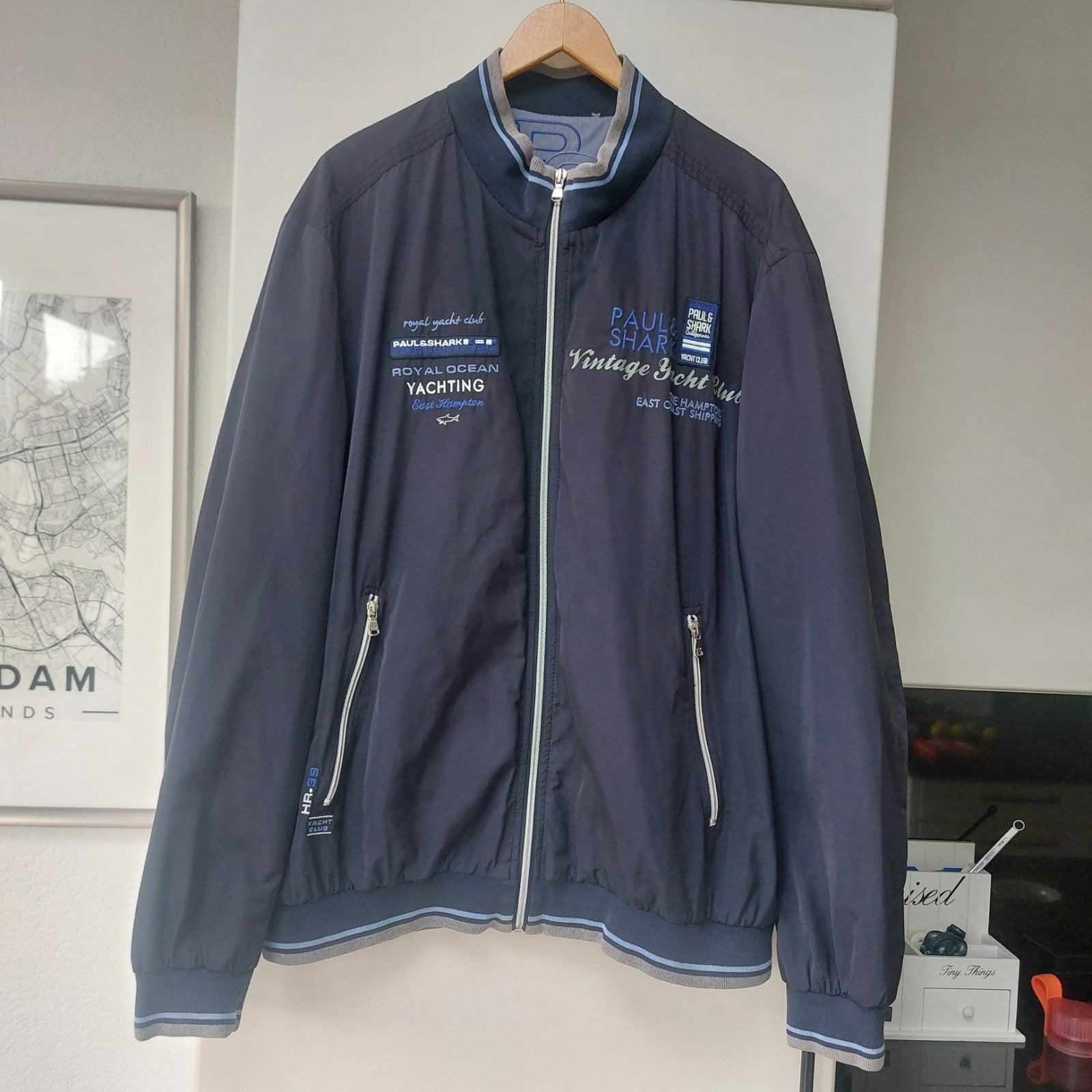 Paul & Shark Royal Yacht Club Jas XXL
Kleur:Blauw
Nieuwprijs, Kleding | Heren, Ophalen, Blauw, Maat 56/58 (XL), Zo goed als nieuw