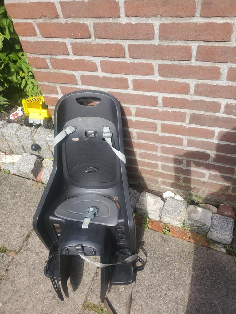 Gebruikt fietszitje voor achterop, zwart met grijs, Ophalen of Verzenden, Gebruikt, Achterzitje, Voetsteuntjes