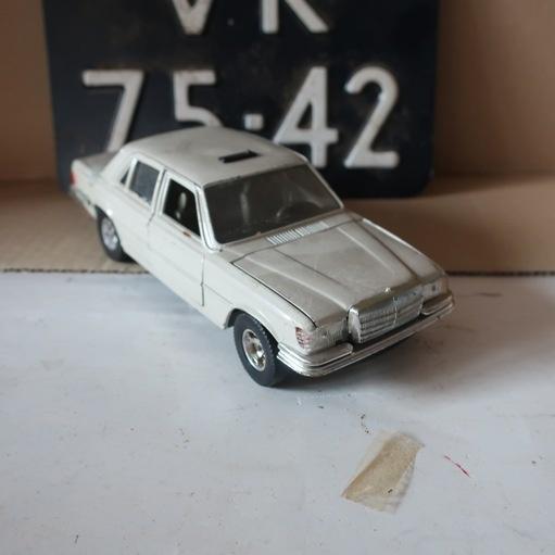 Bburago Mercedes Benz 450 SEL beige 1:24 vintage, Hobby en Vrije tijd, Modelauto's | 1:24, Ophalen of Verzenden, Gebruikt, Auto