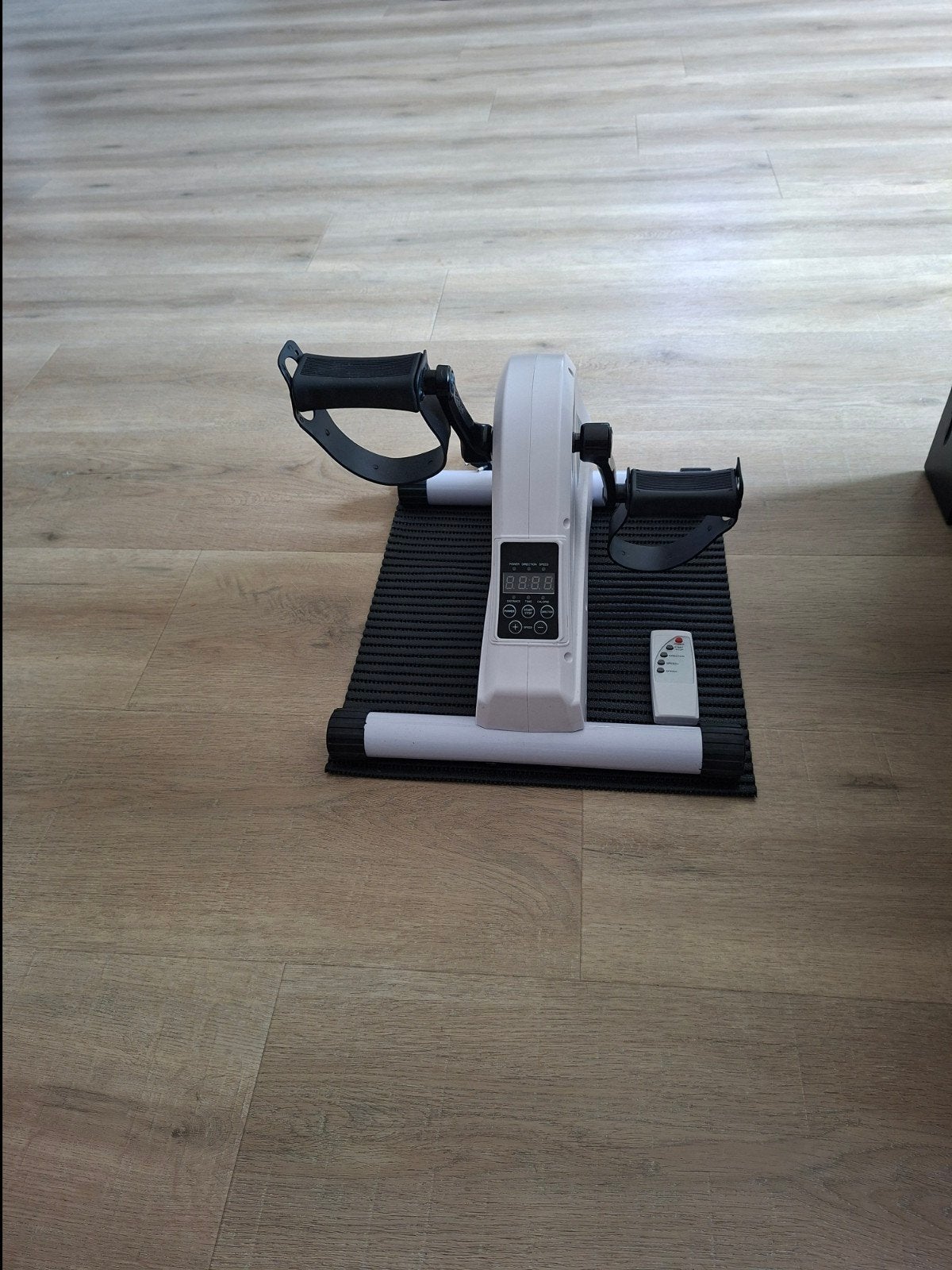 Elektrische Mini Hometrainer - Compact en Efficiënt, Ophalen, Kunststof, Armen, Zo goed als nieuw