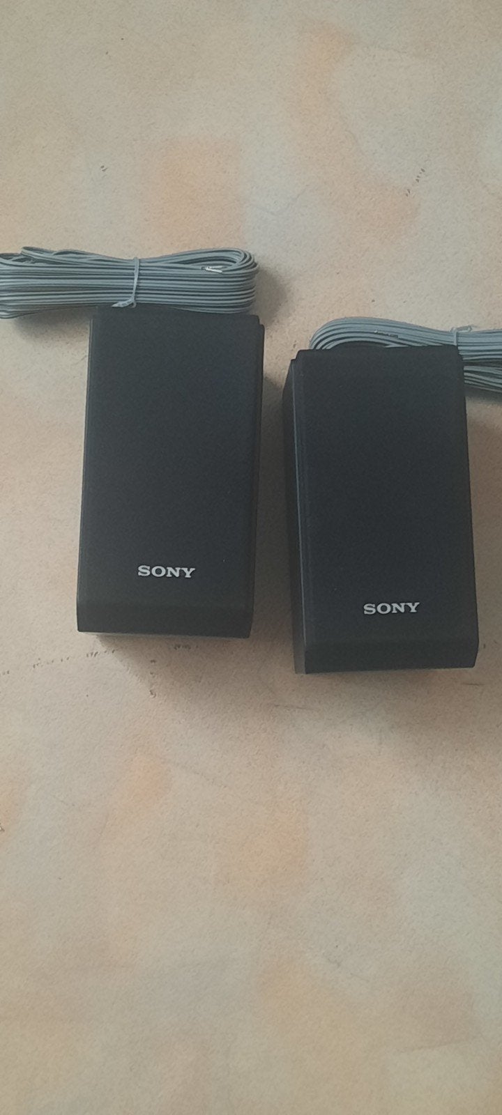 2 boxen merk Sony