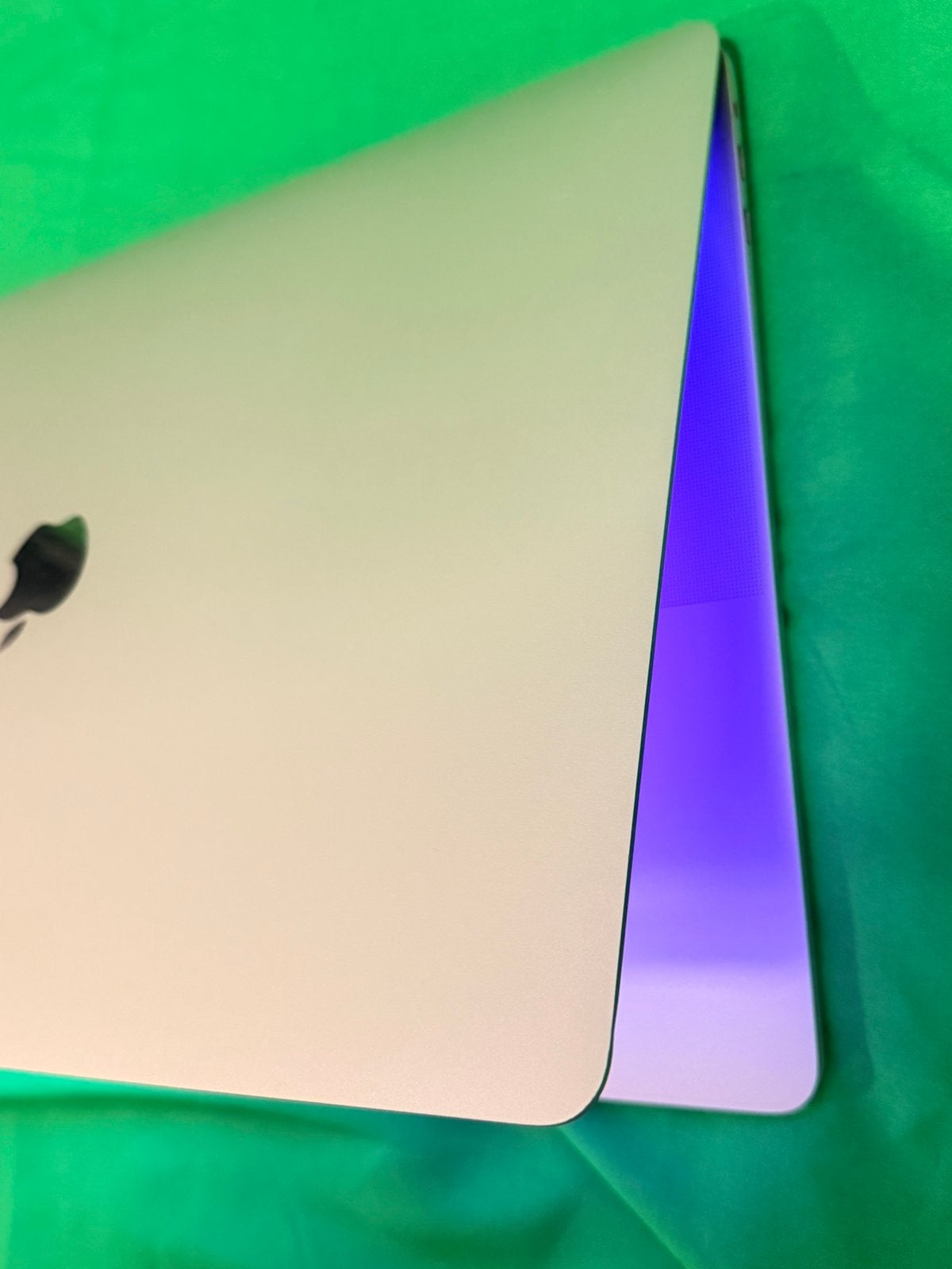 Foto 8 van Macbook pro 15 inch. 2016. I7. 16 GB. 512GB. Touchbar