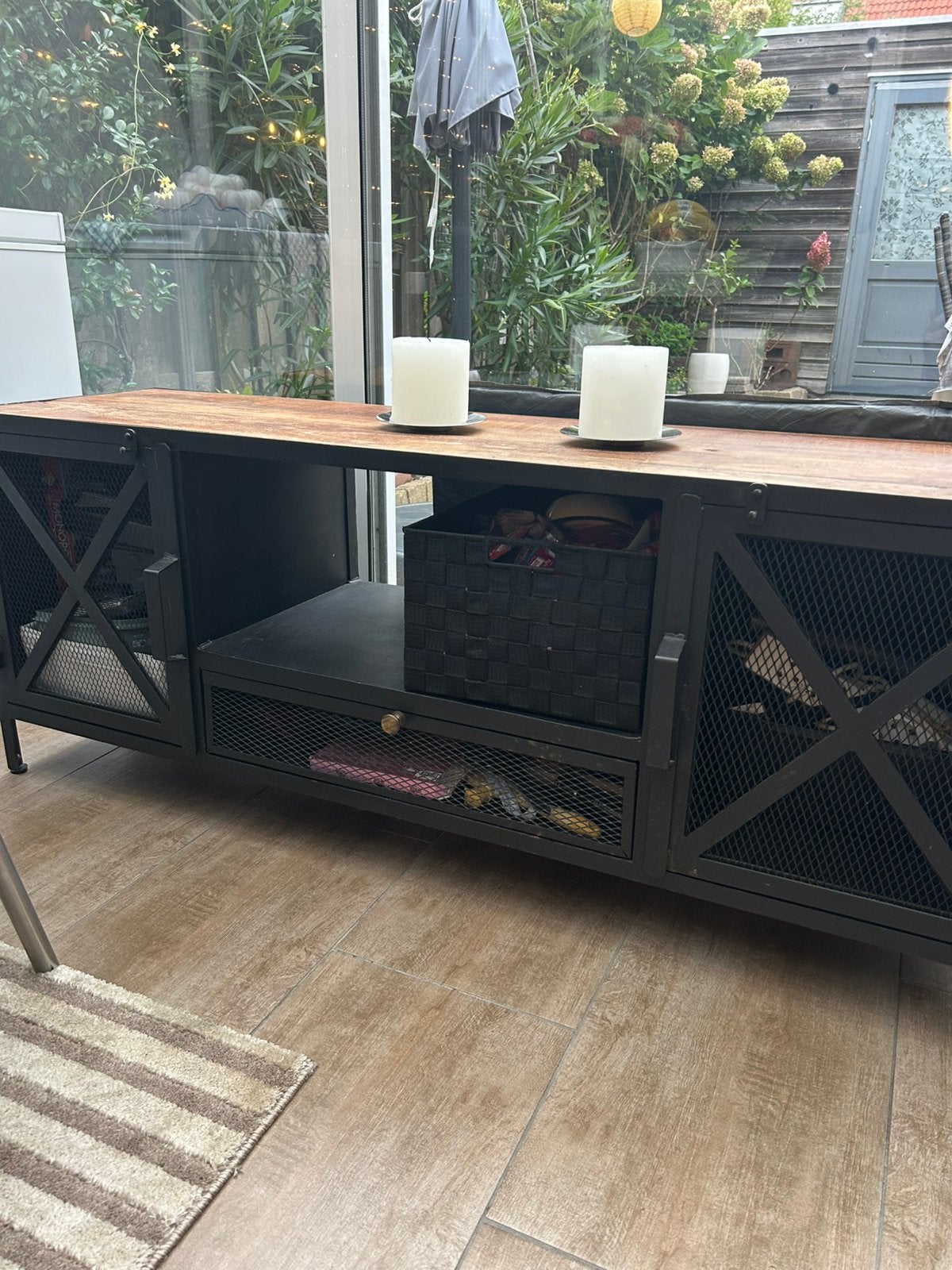 Zware Industriele t.v. Meubel, Overige materialen, Gebruikt, Ophalen of Verzenden, 25 tot 50 cm