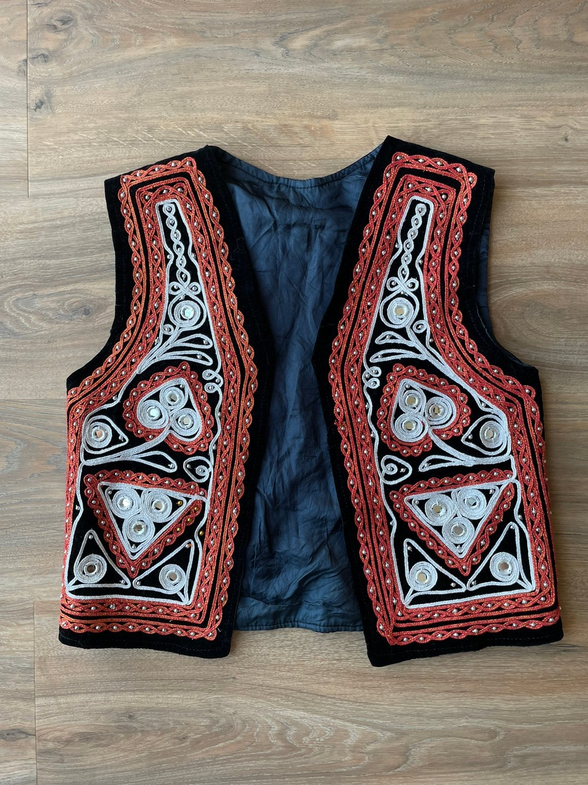 Gilet zwart met rood, uniek, handgemaakt, maat xs, Ophalen of Verzenden, Zo goed als nieuw, Maat 34 (XS) of kleiner, Rood