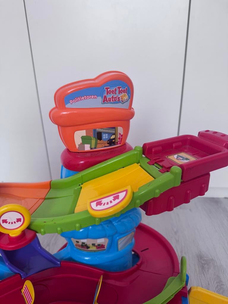 VTech Toet Toet Auto's Politietoren met 2 auto's, Ophalen, Zo goed als nieuw