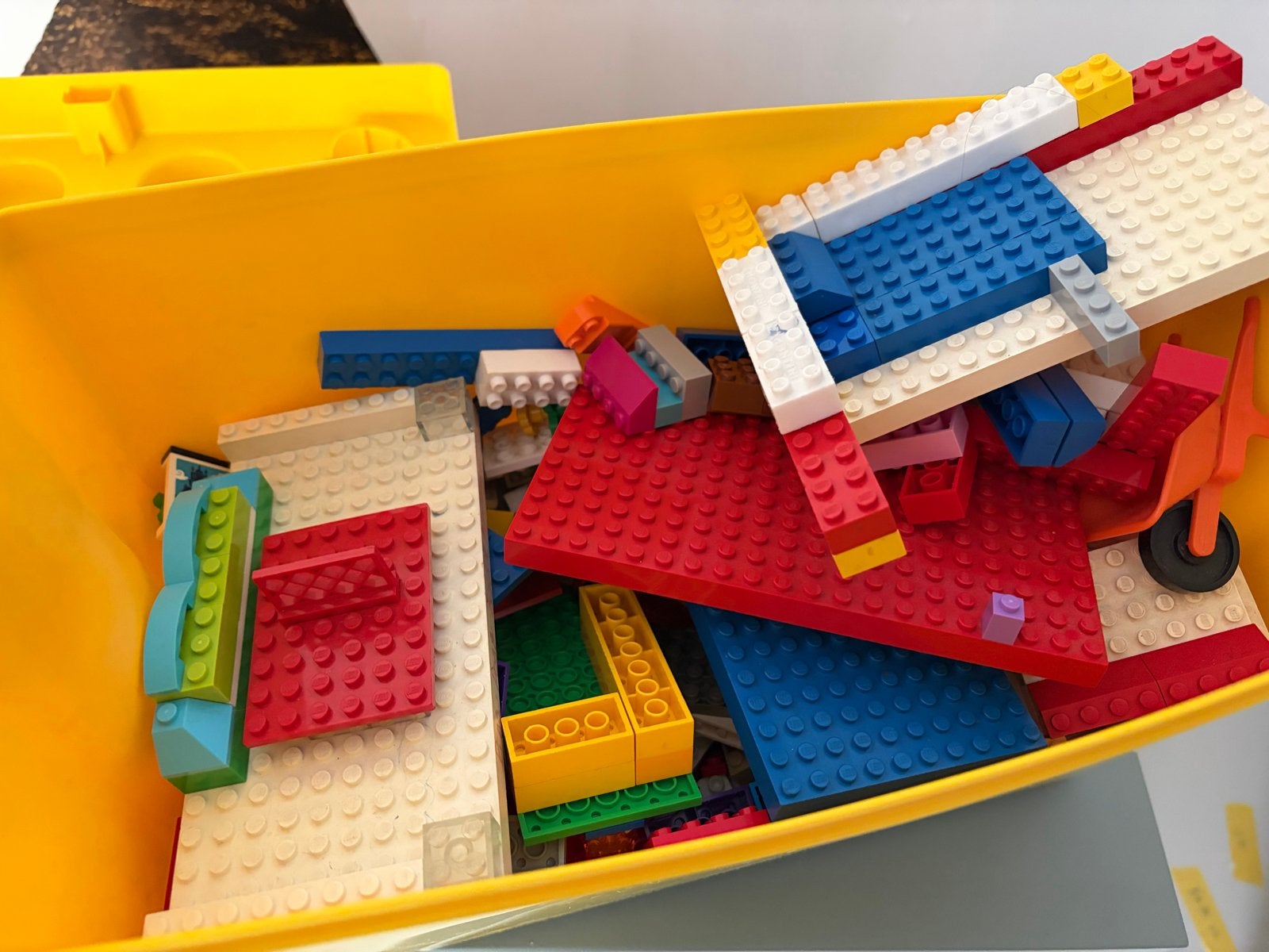 Bak met LEGO, Ophalen