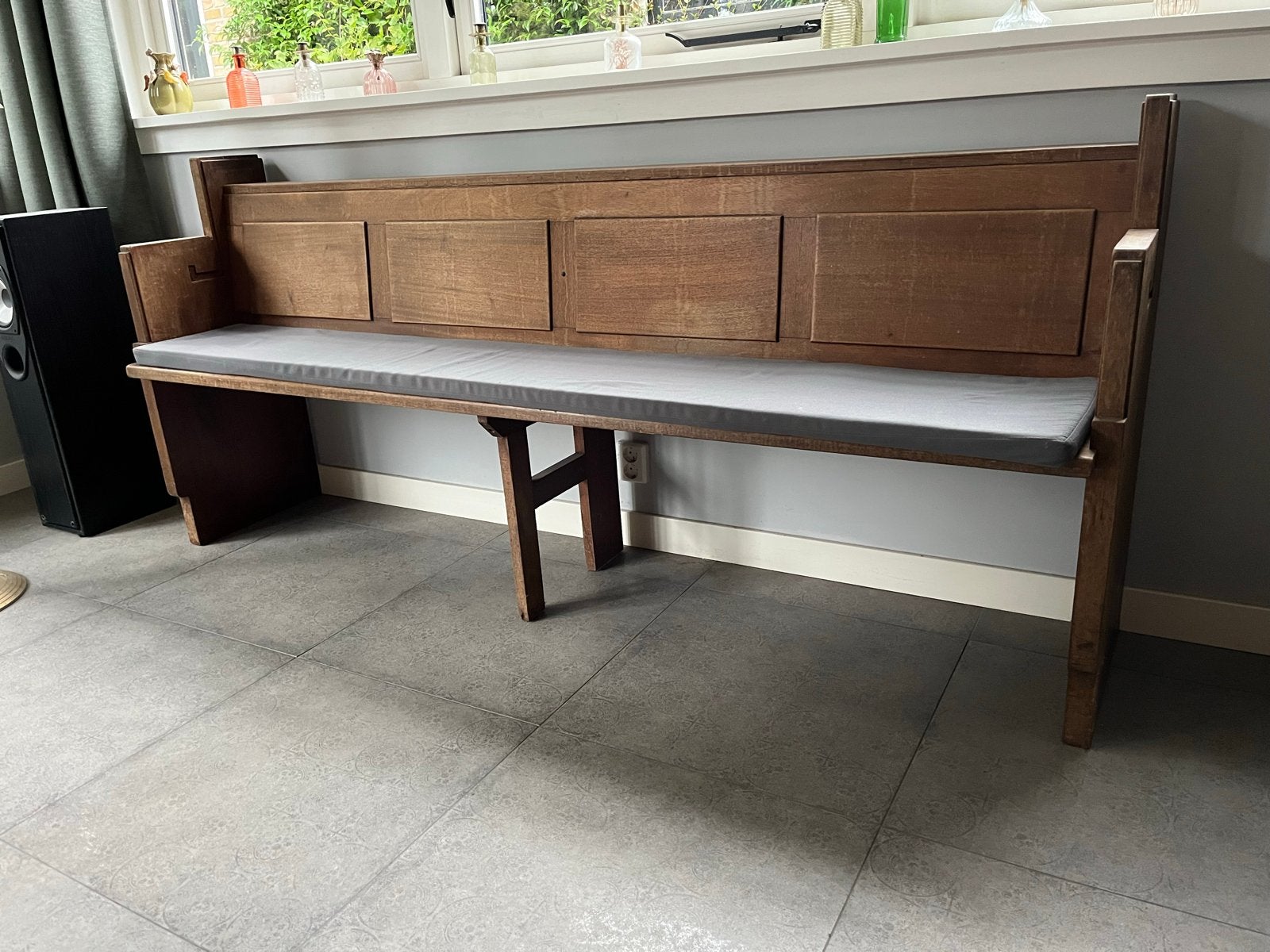 Authentieke massieve houten kerkbank met kussen., Antiek en Kunst, Ophalen