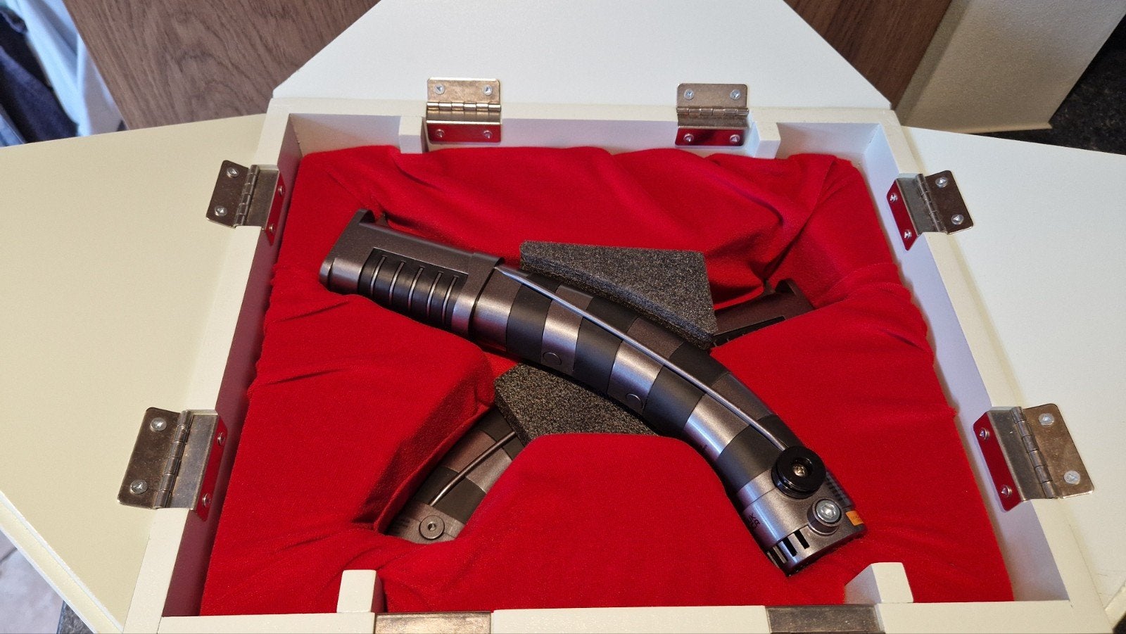 Asajj Ventress Legacy Lightsaber Hilt Set Limited Edition, Ophalen of Verzenden, Nieuw
