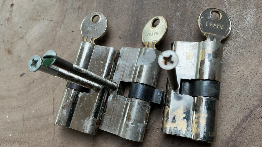 3 x Cillinder gelijksluitend, Ophalen, Gebruikt, Koper of Messing, Slot