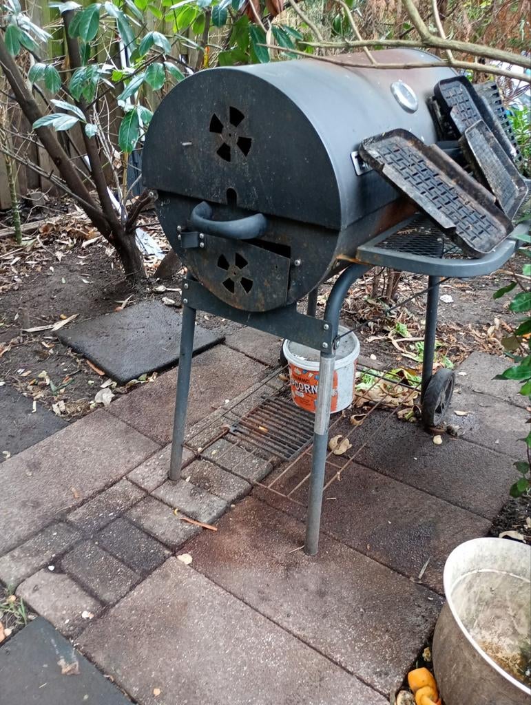 Tenneker grote tafel BBQ - Gebruikte Houtskoolbarbecue, Ophalen, Gebruikt, Tenneker