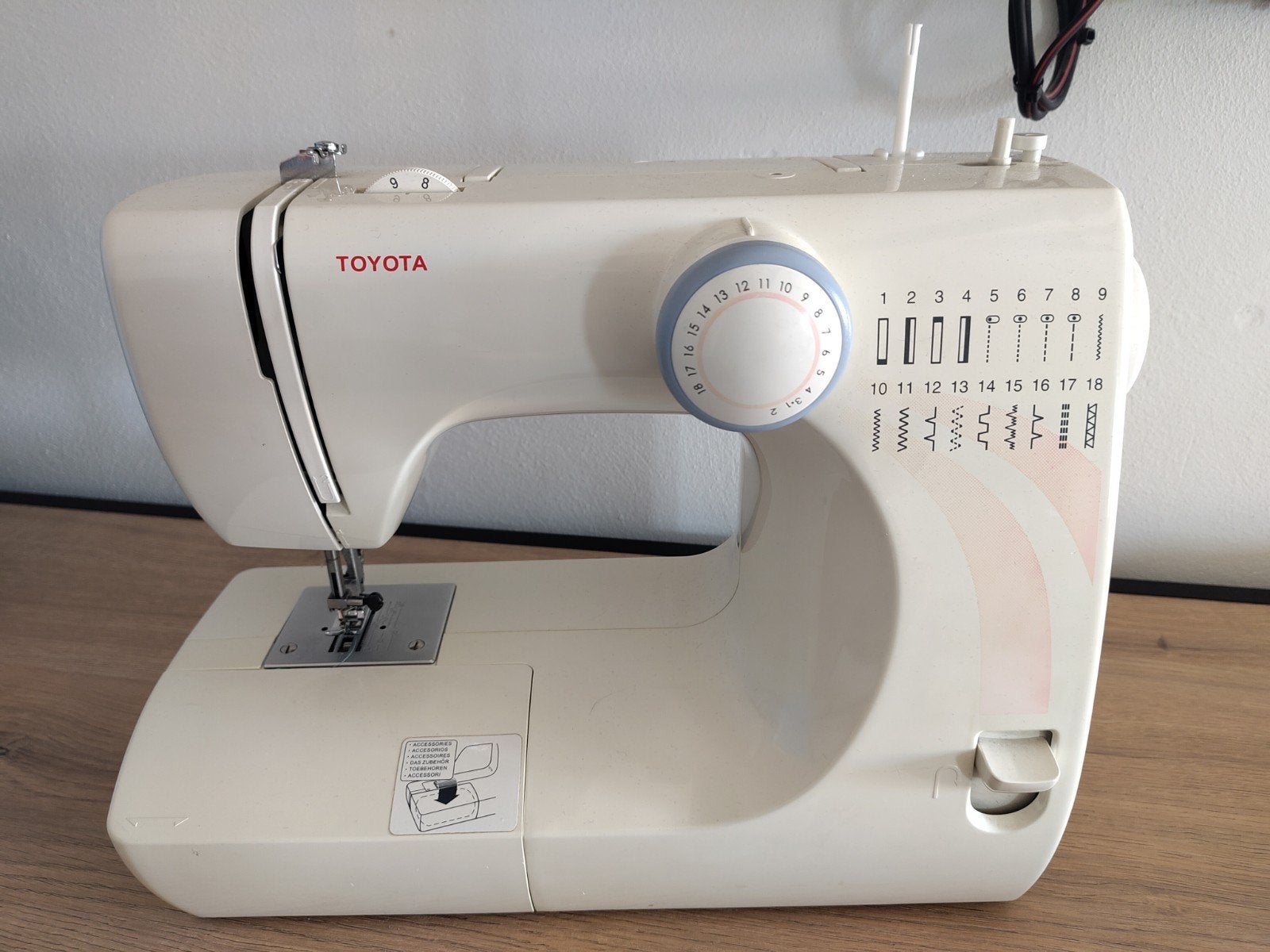 Toyota RS2000 STF Naaimachine, Hobby en Vrije tijd, Ophalen of Verzenden, Gebruikt, Naaimachine, Overige merken