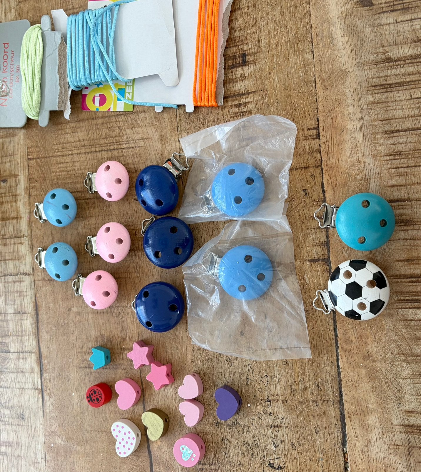 Nieuwe speenclips en figuren voor het maken van speenkoorden, Ophalen of Verzenden, Nieuw, Kraal