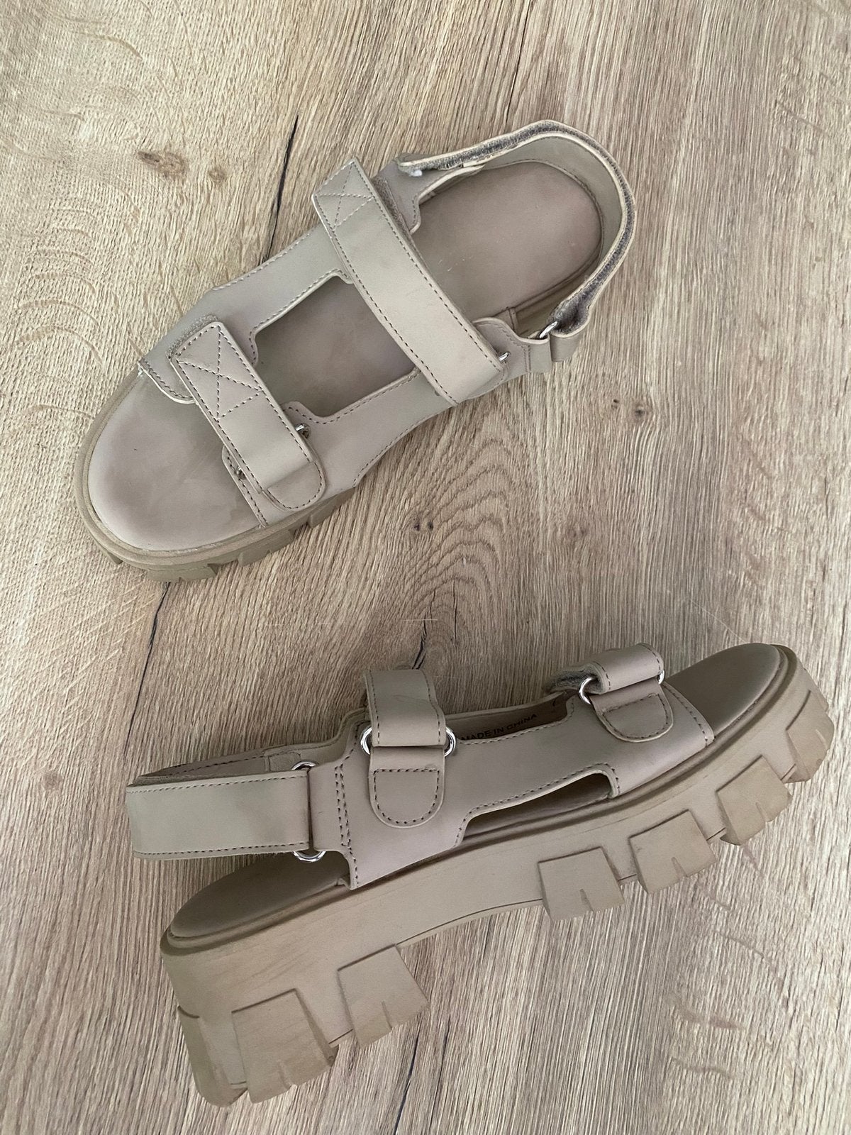 ASOS Chunky Sandalen Beige | Platform | Maat 38, Kleding | Dames, Schoenen, Beige, Zo goed als nieuw, Sandalen of Muiltjes, Ophalen of Verzenden