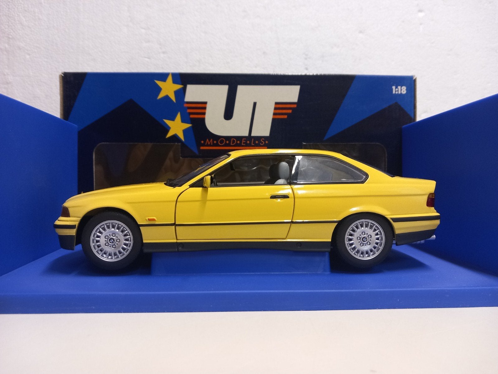 BMW 3 serie coupe geel UT Models metal 1:18 KRD, Hobby en Vrije tijd, Modelauto's | 1:18, Ophalen of Verzenden, Zo goed als nieuw
