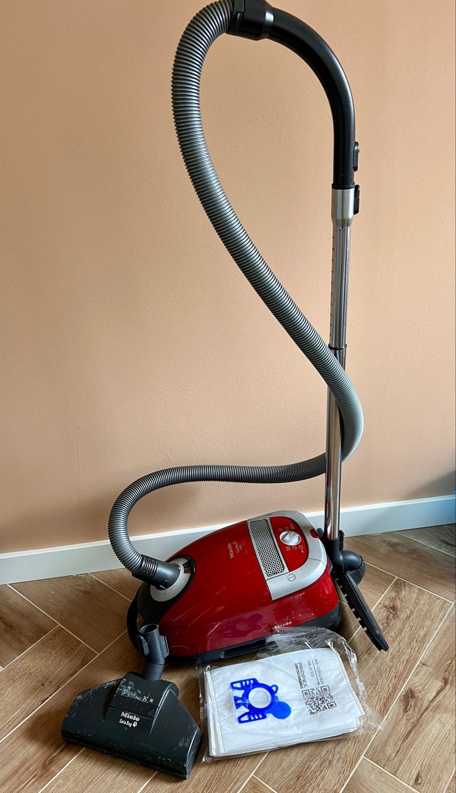 Miele Cat&Dog 5000 stofzuiger - rood - incl accessoires, Witgoed en Apparatuur, Stofzuigers, Gebruikt, Miele, 2000 watt of meer