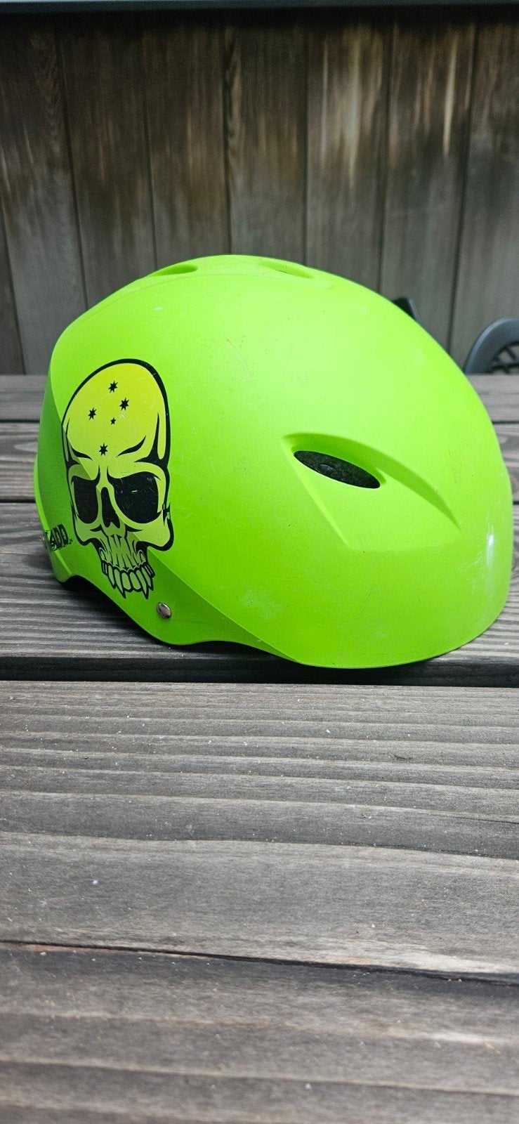 MADD Skatehelm S/M - Neon Groen met Skull Design, Ophalen of Verzenden, Gebruikt