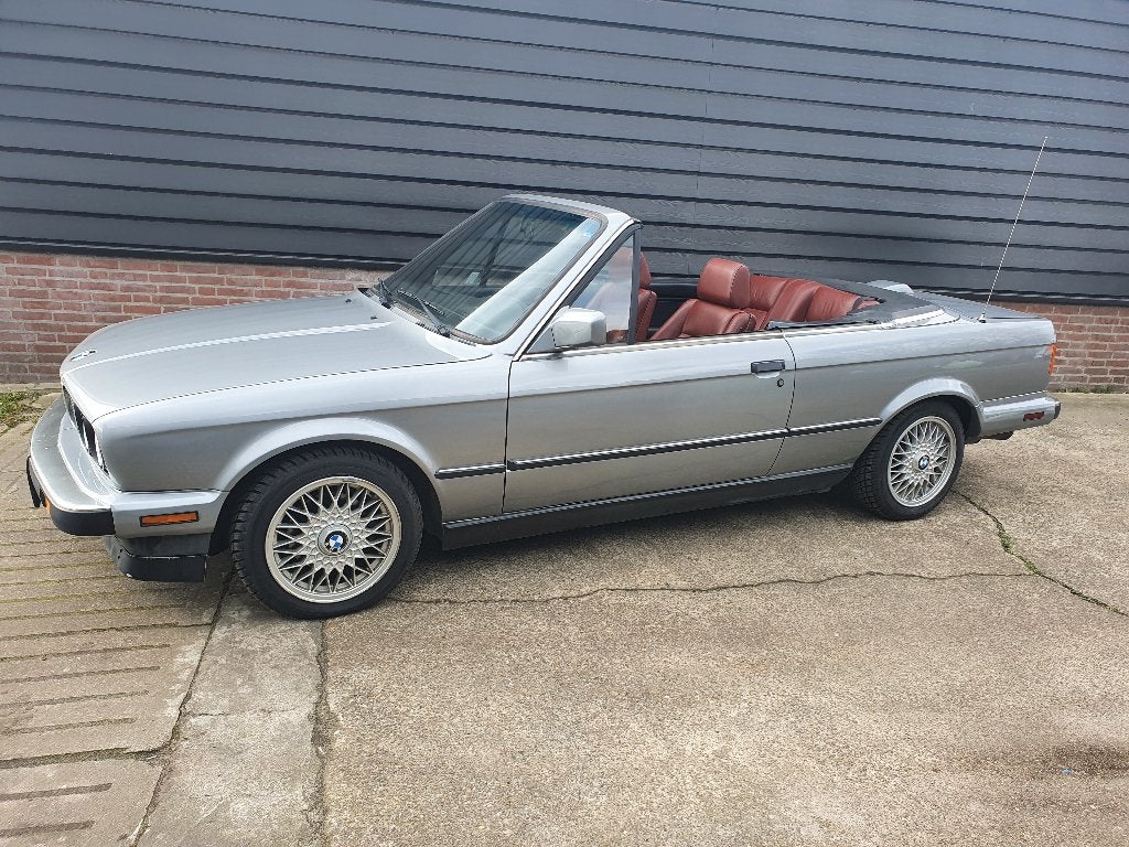 BMW 325i e30 1987, Auto's, Achterwielaandrijving, 2494 cc, Cabriolet, 4 stoelen