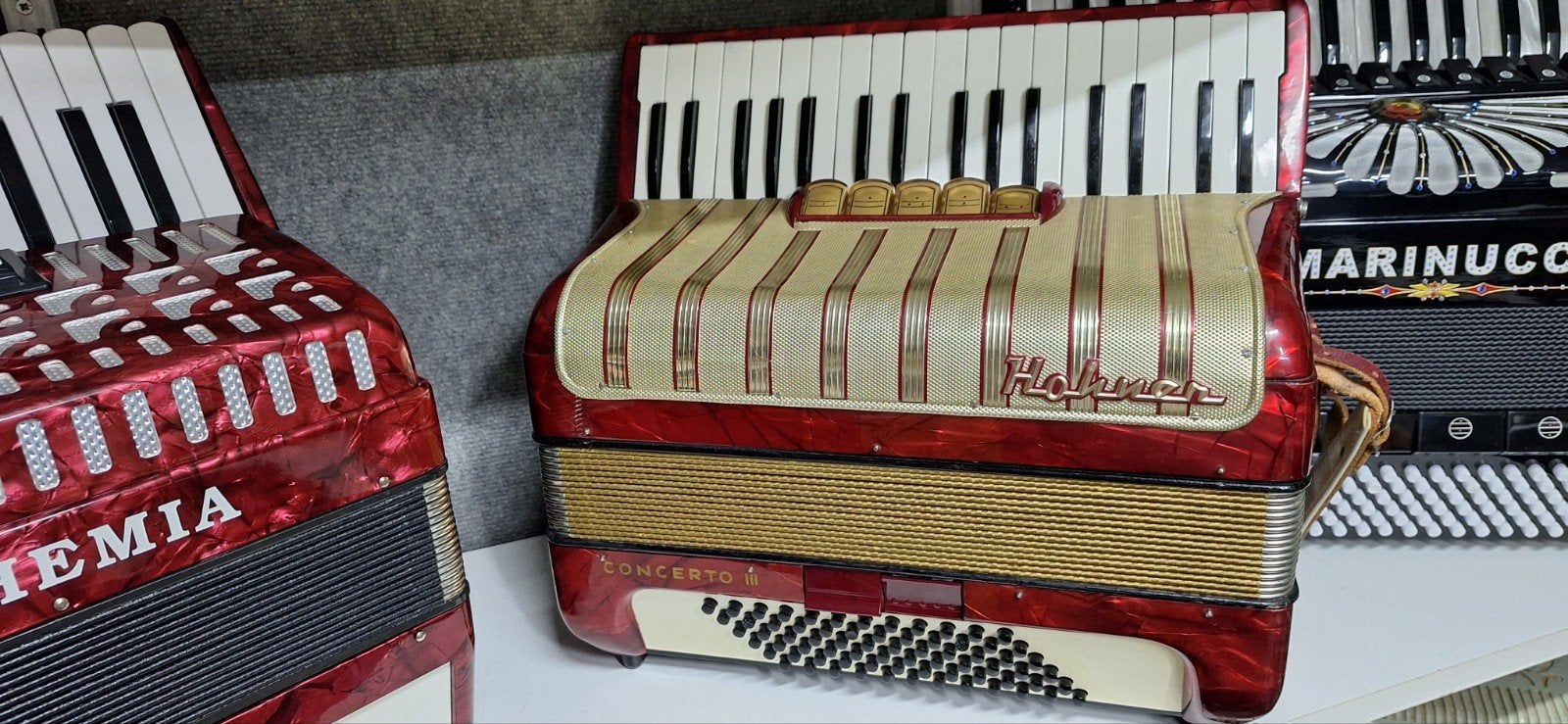 Hohner Concerto III Accordeon met koffer en riemen, Ophalen, Gebruikt, 72-bas, Met koffer