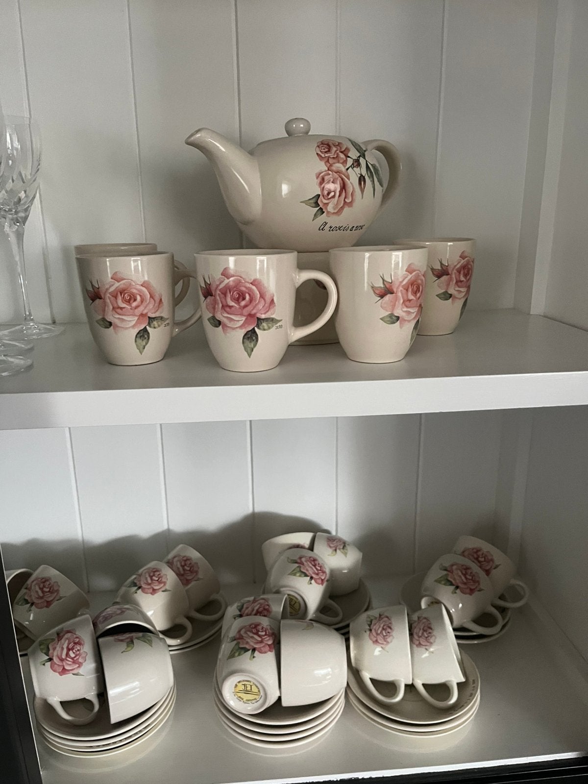 Compleet servies A rose is a rose, Verzenden, Keramiek, Zo goed als nieuw, Overige stijlen