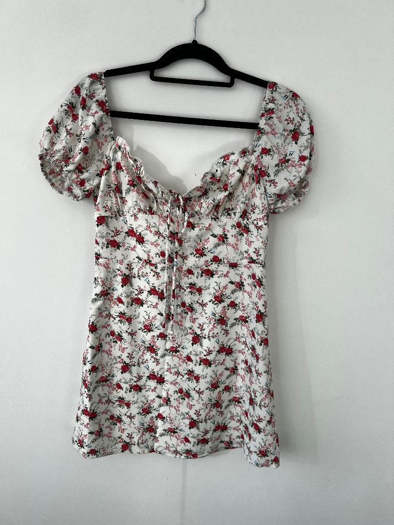 Crème jurkje met mooie hals met bloemen rood en roze maat m , Kleding | Dames, Jurken, Maat 38/40 (M), Ophalen of Verzenden, Zo goed als nieuw