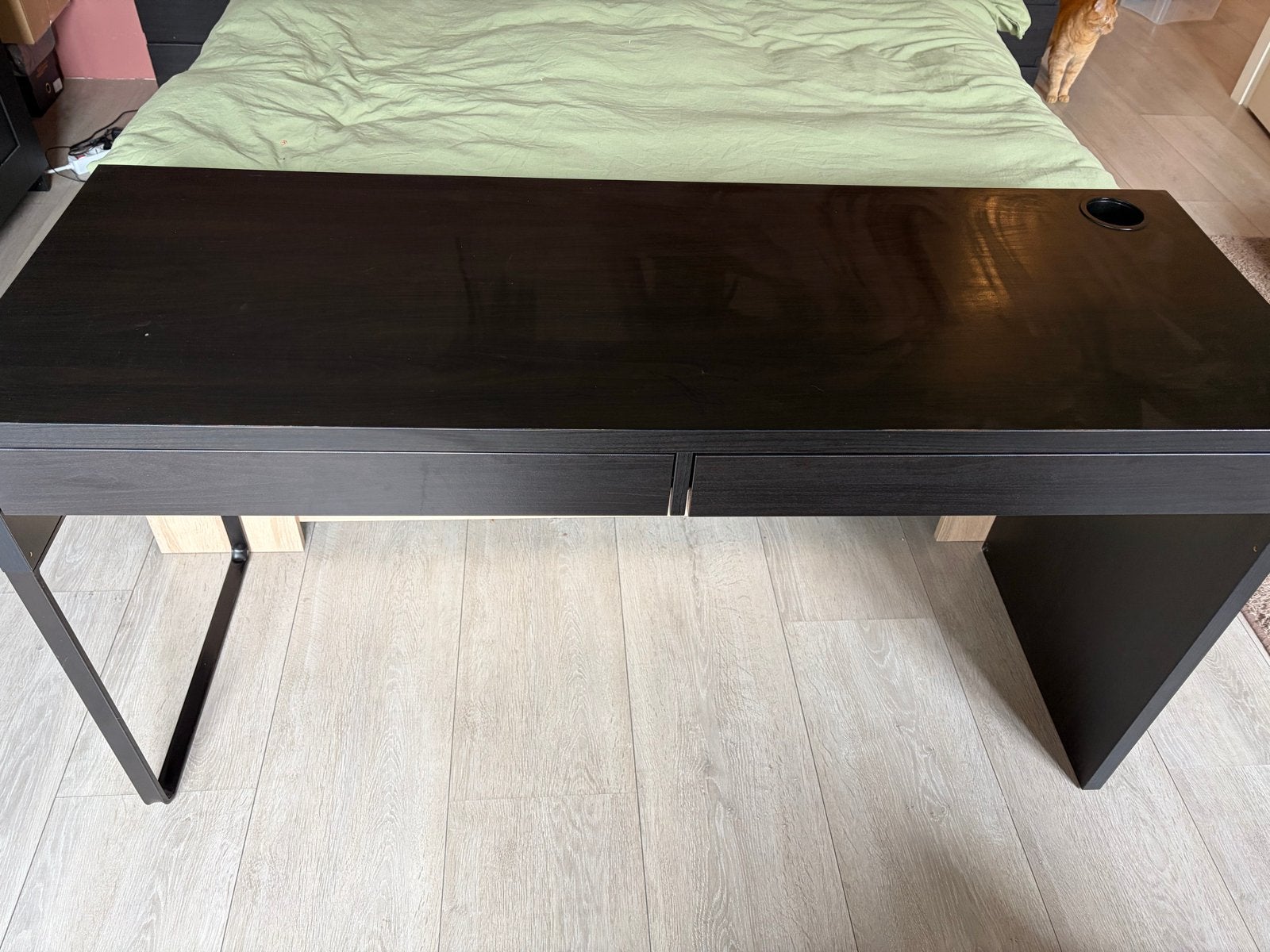 Micke Ikea Zwart bureau met lades en kabelgoot, Huis en Inrichting, Ophalen, Zwart, Gebruikt, Met lades