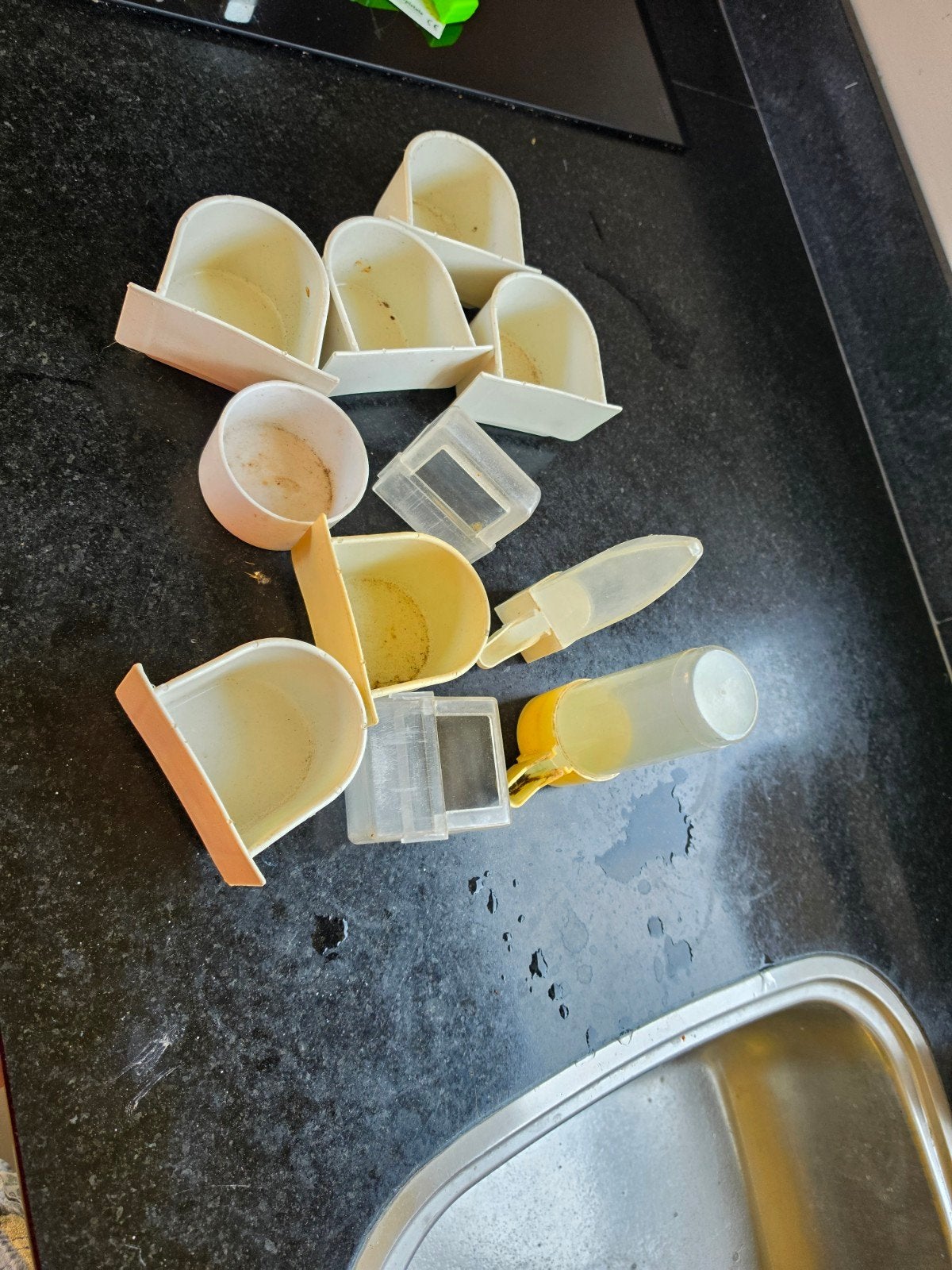 Voeder en waterbakjes/flesjes, Ophalen of Verzenden, Eten en Drinken
