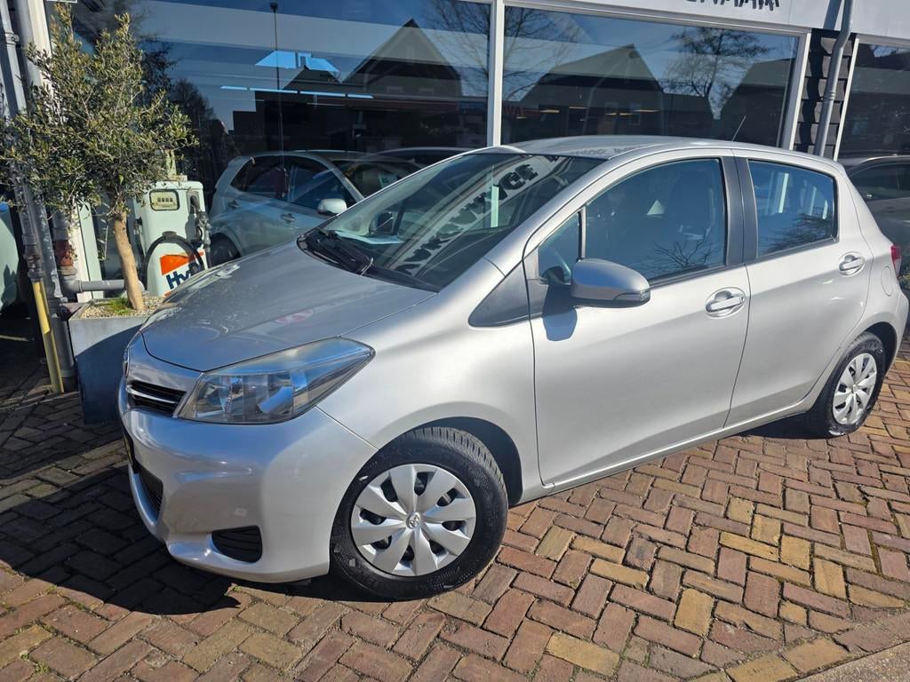 Toyota Yaris 1.0 VVT-i Aspiration,camera,navi,bluetooth, Auto's, Toyota, Euro 5, 750 kg, Origineel Nederlands, Handgeschakeld