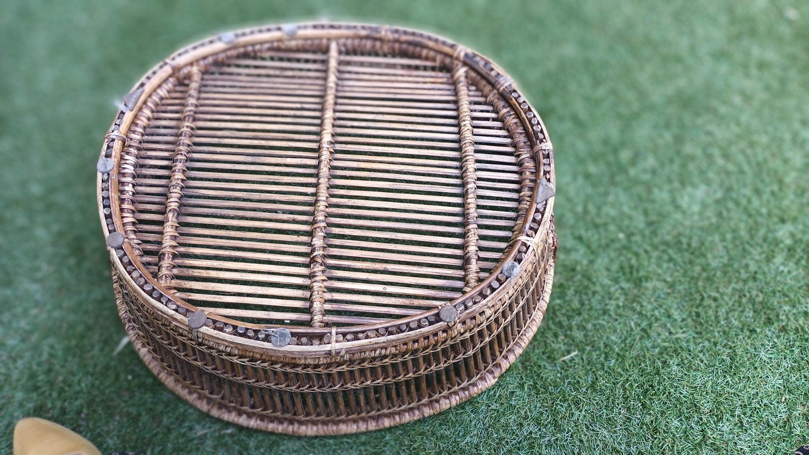 Ovale rieten schaal/mand - decoratief en functioneel, Huis en Inrichting, Woonaccessoires | Schalen en Manden, Ophalen, Gebruikt