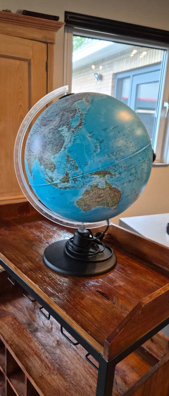 Verlichte Wereldbol LED - 41 cm hoog, 30 cm diameter, Ophalen, Kunststof, Verlicht, Zo goed als nieuw
